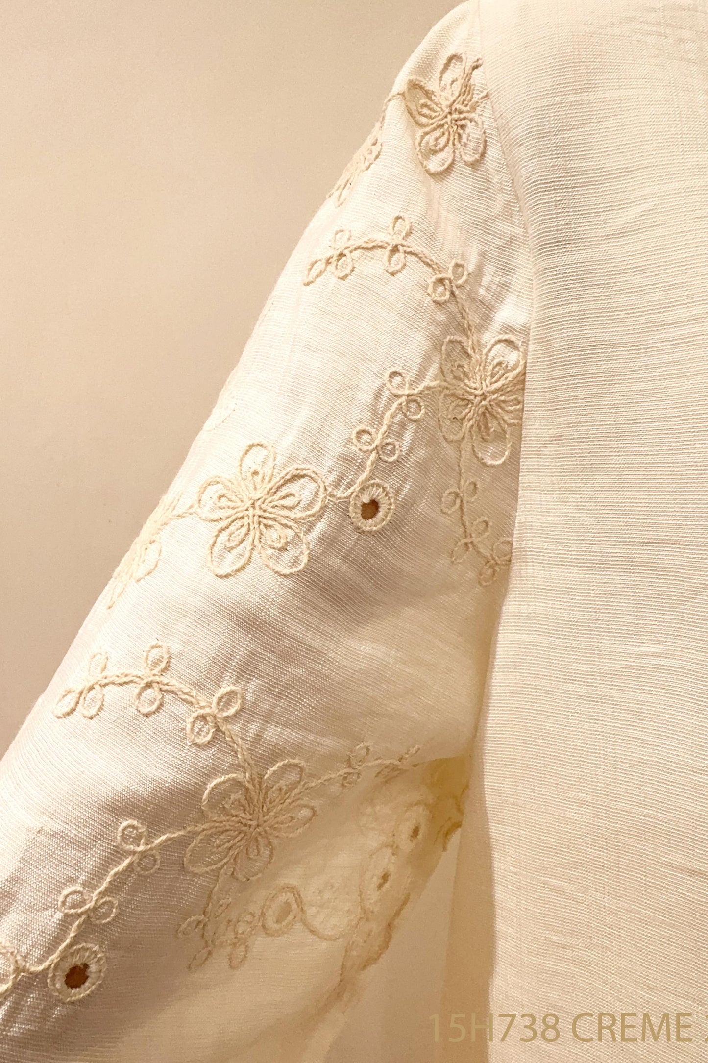 Blouse with embroidery sleeve - creme