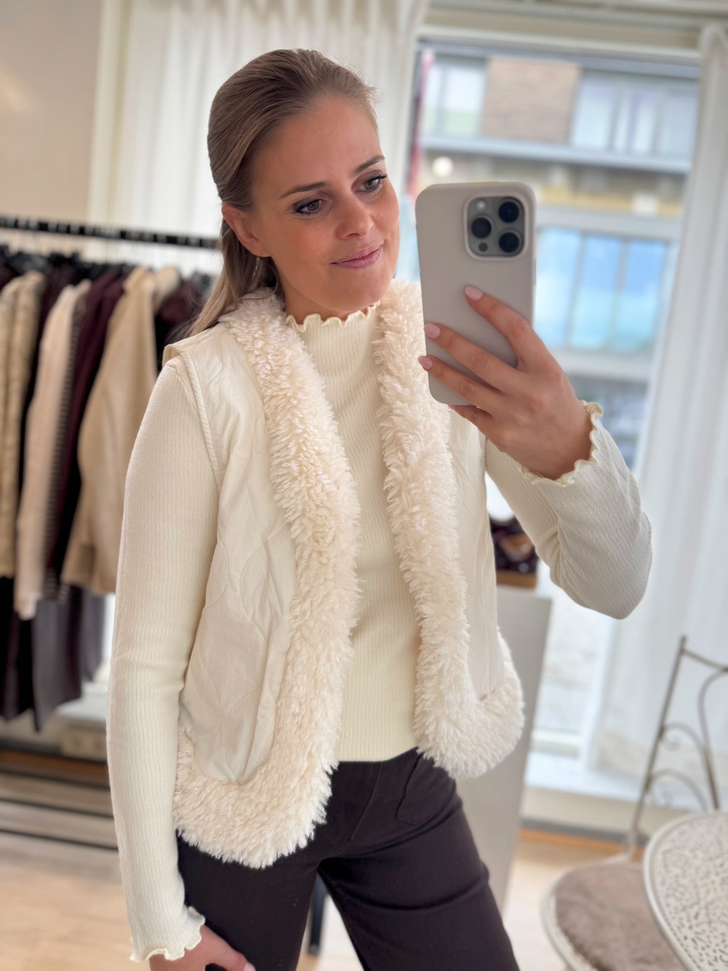 Faux fur waistcoat - ecru