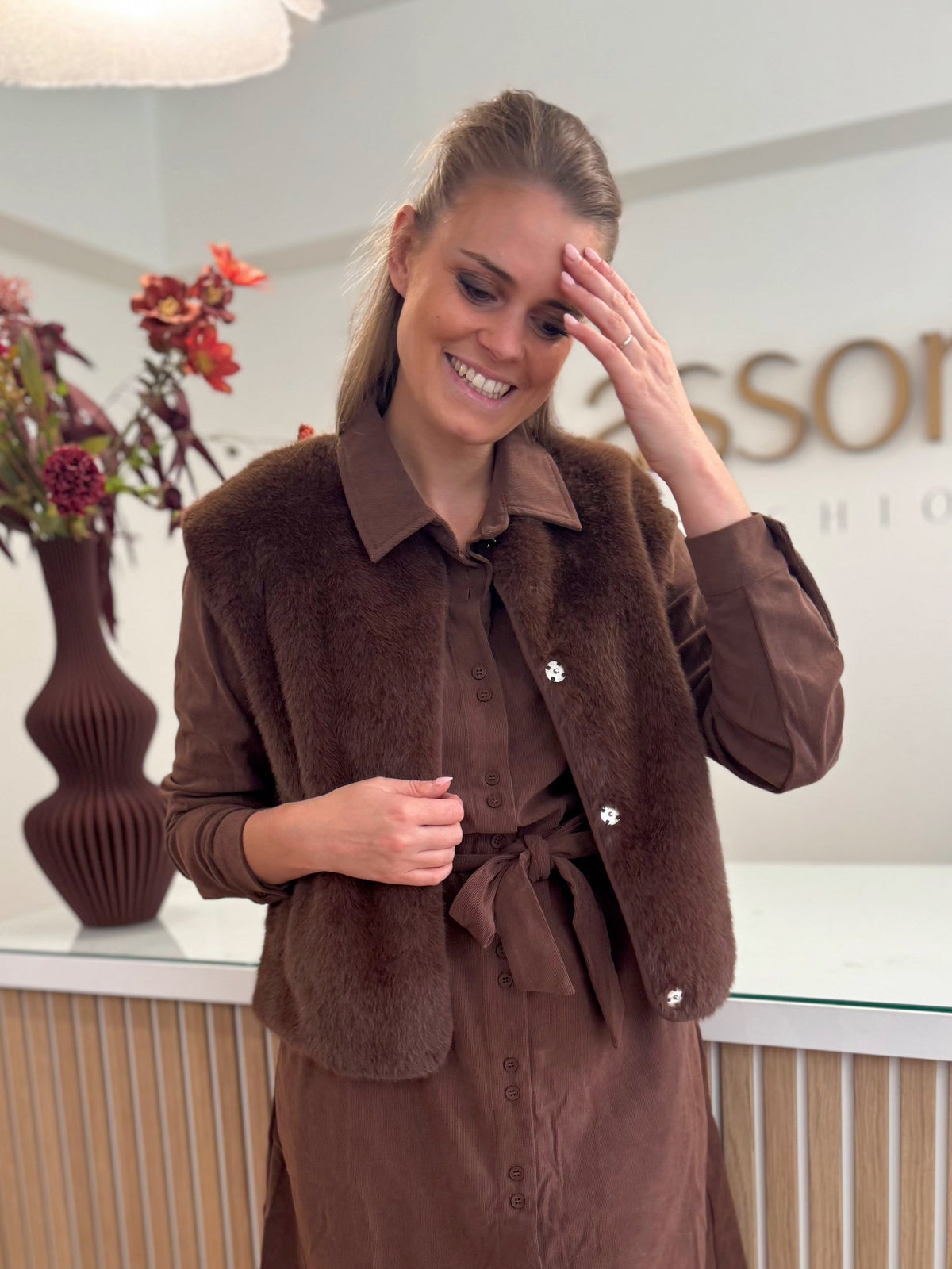 Faux fur waistcoat - bruin
