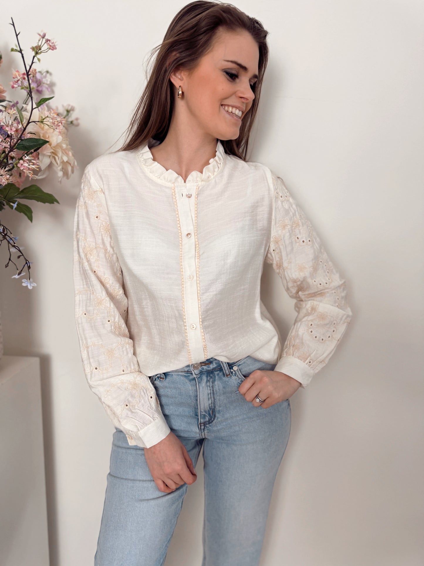 Blouse with embroidery sleeve - creme