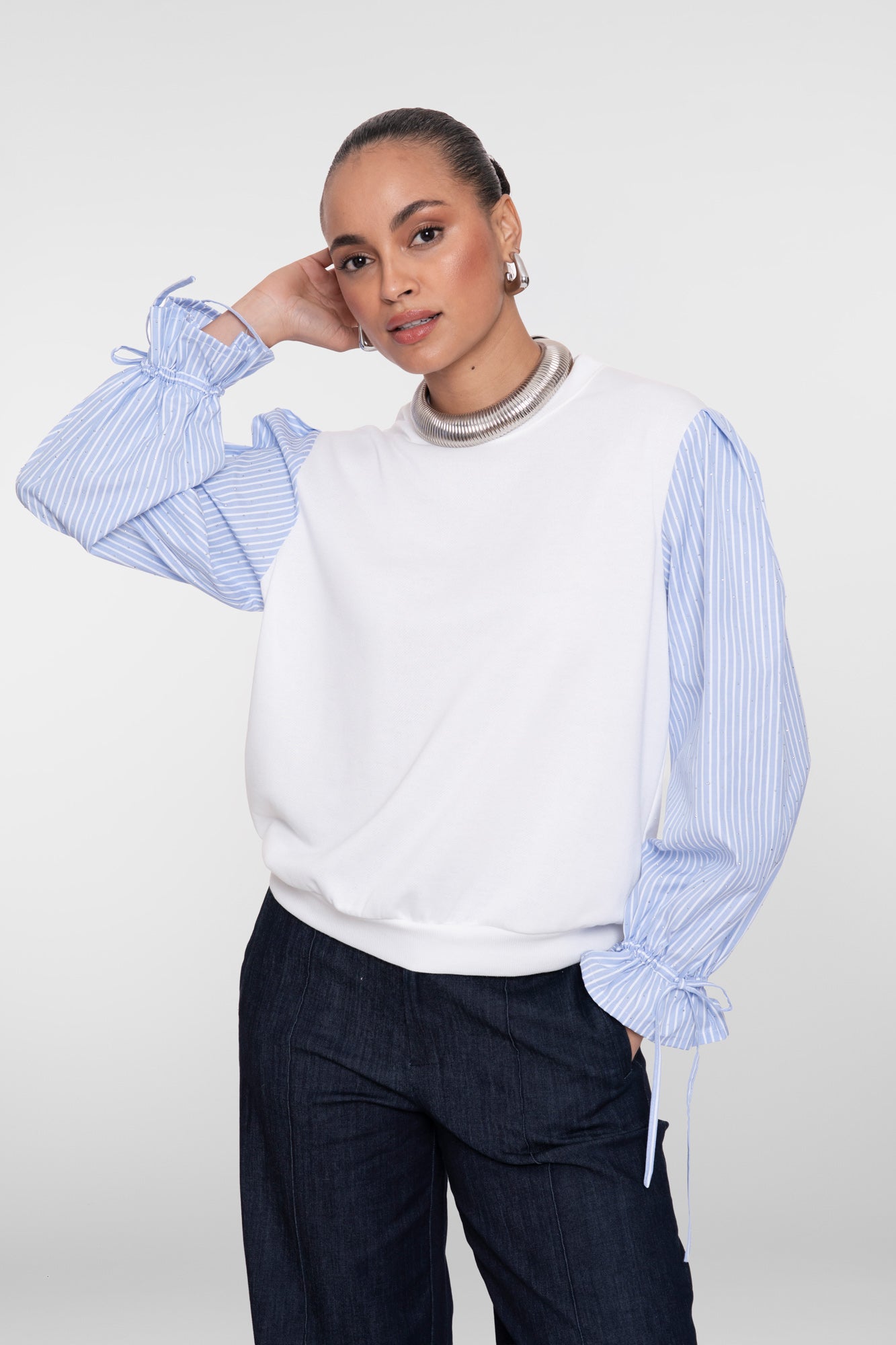 Sweater gestreepte mouwen - ecru/lichtblauw