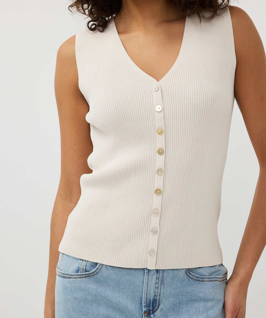 07014 top vneck buttons - sand