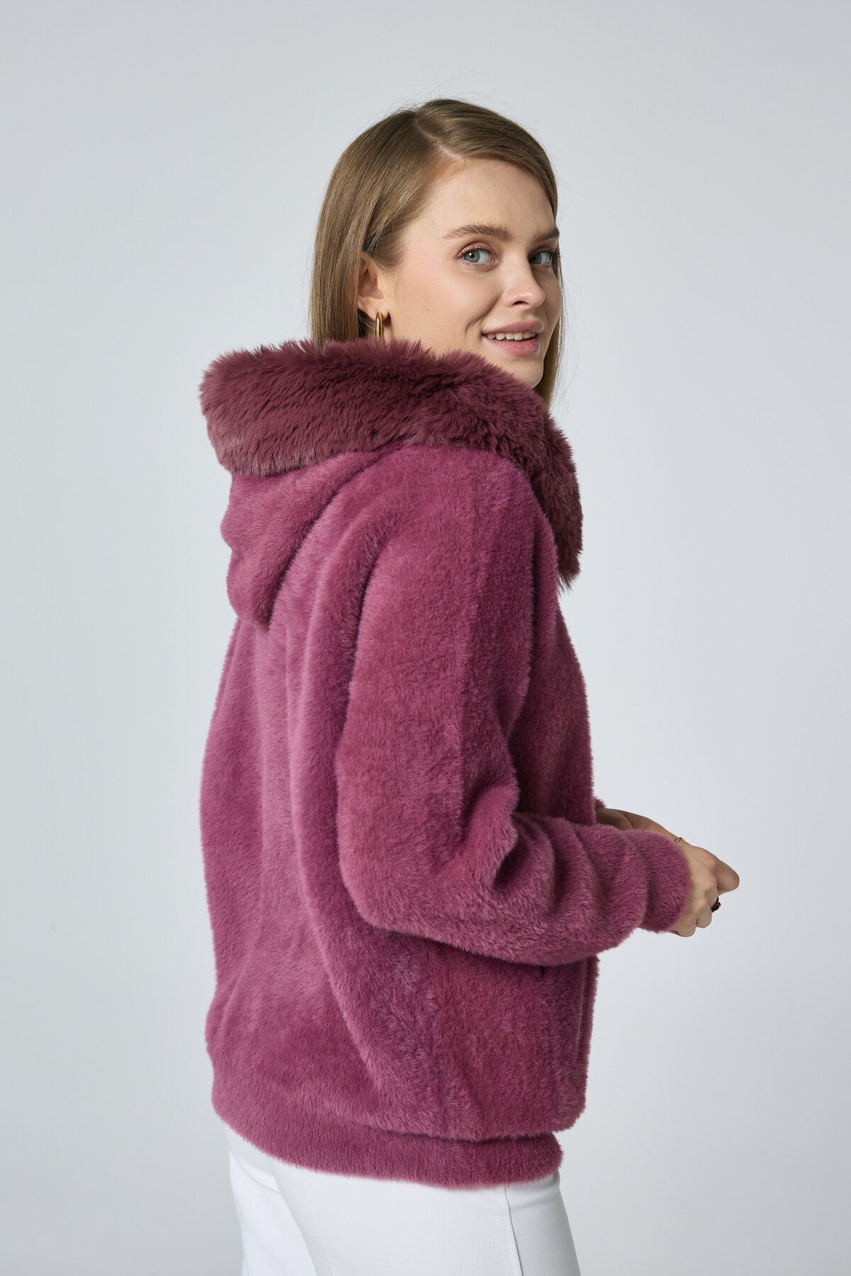 Fluffy gilet met kap - burgundy