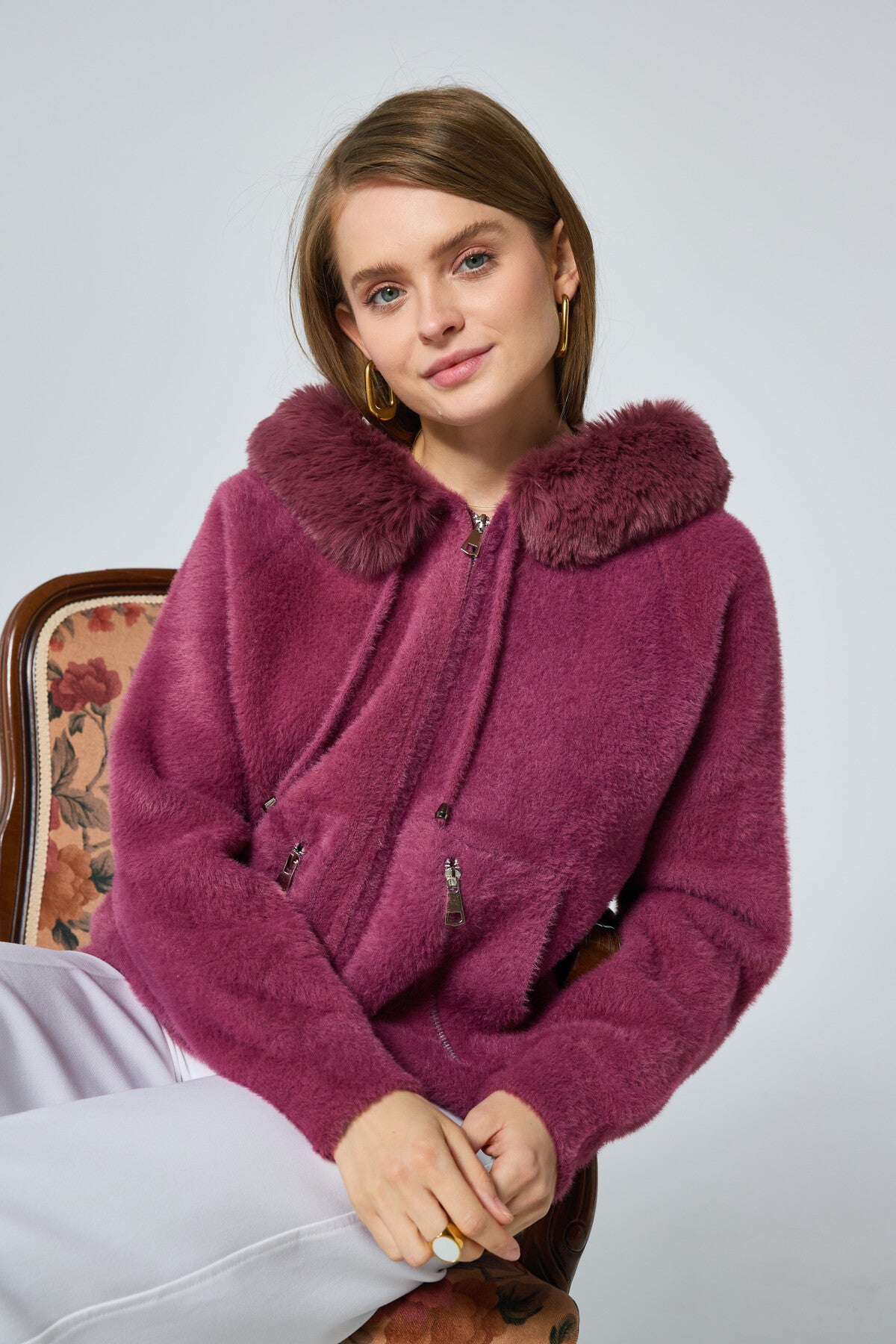 Fluffy gilet met kap - burgundy