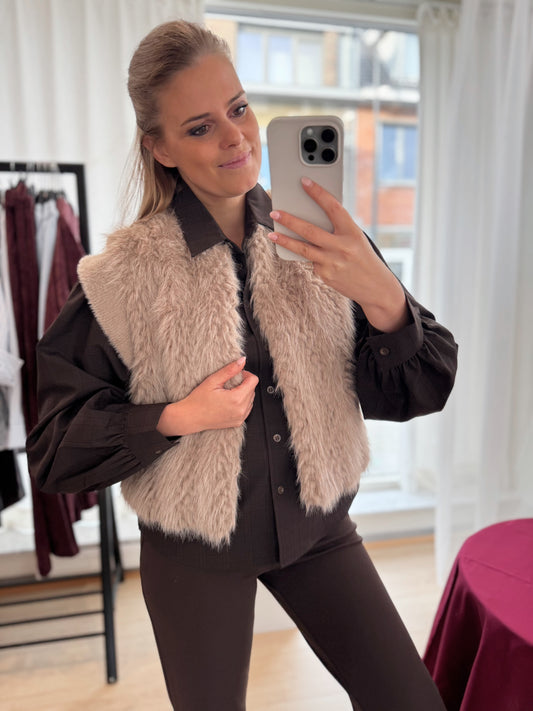 Alvita faux fur waistcoat - oat