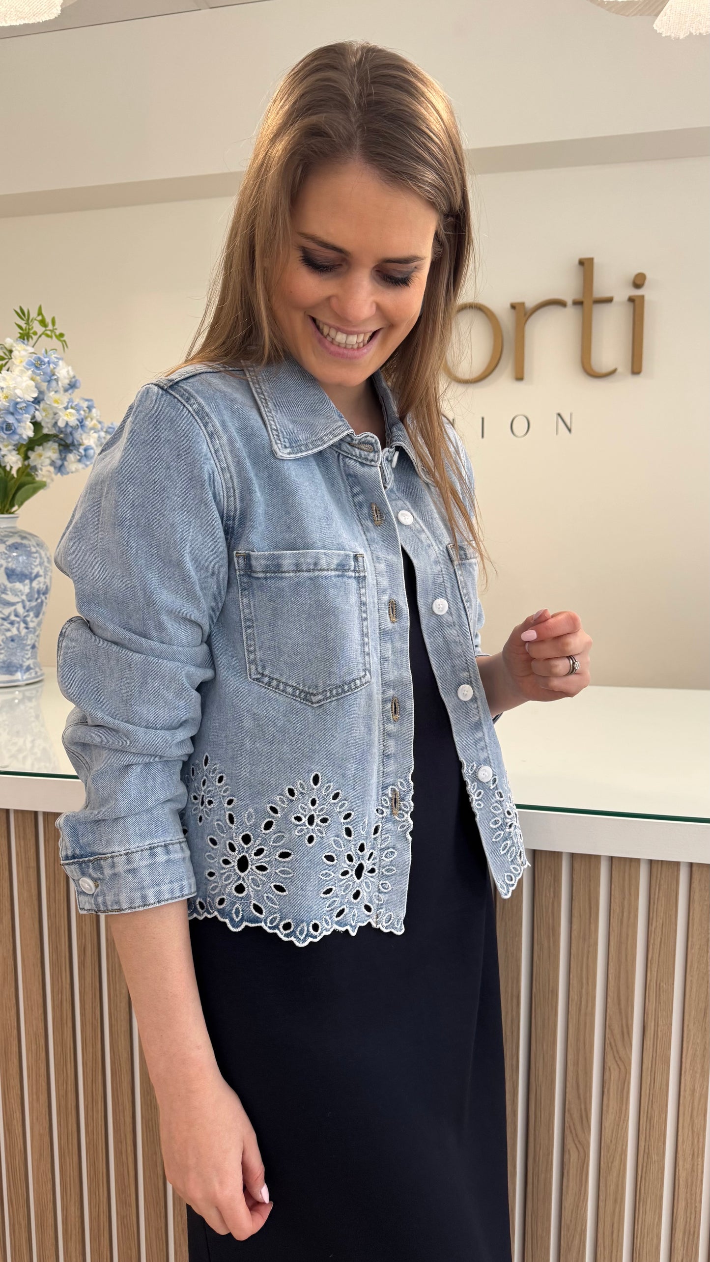 Jeansjasje broderie boord - lichtblauw