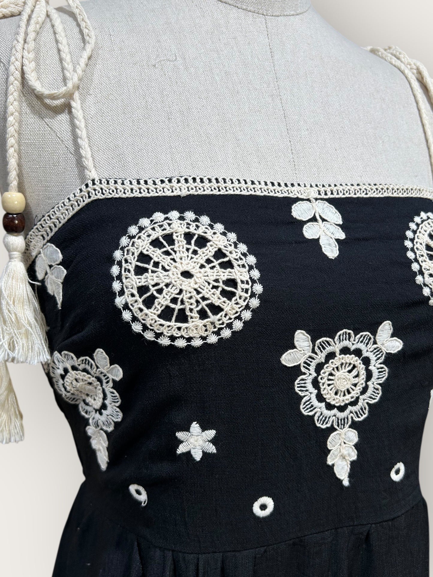 Embroidery long dress - black/beige