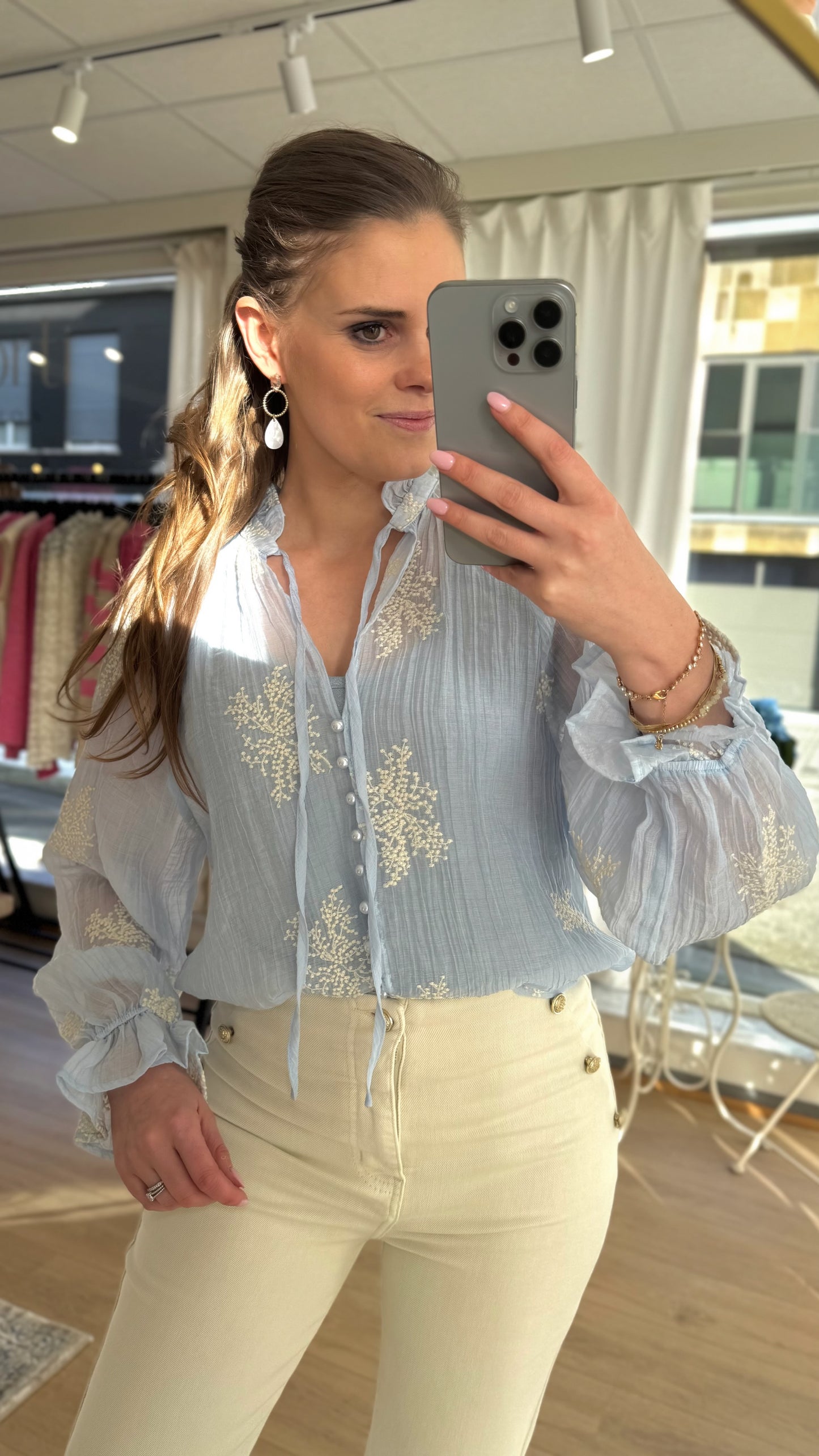 Lyra blouse broderie - lichtblauw