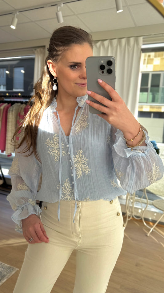 Lyra blouse broderie - lichtblauw
