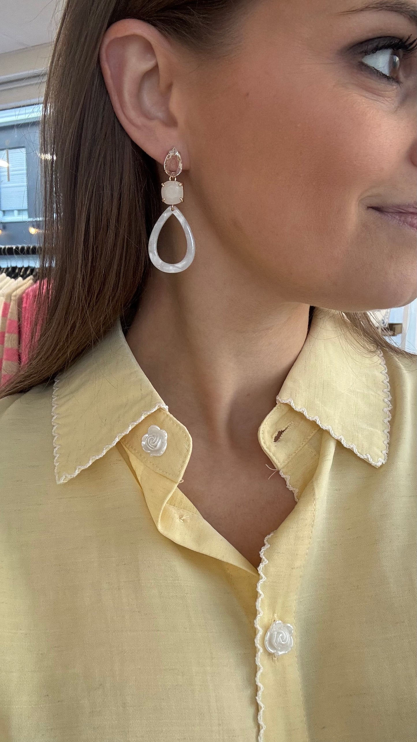 Blouse KM broderie detail - lichtgeel