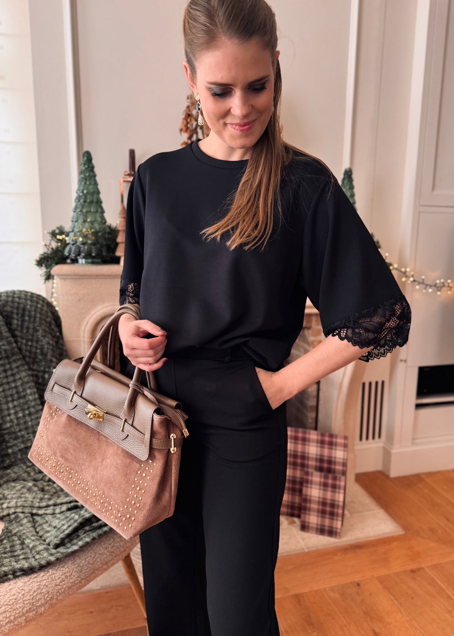 Banu 266 sweater lace - black