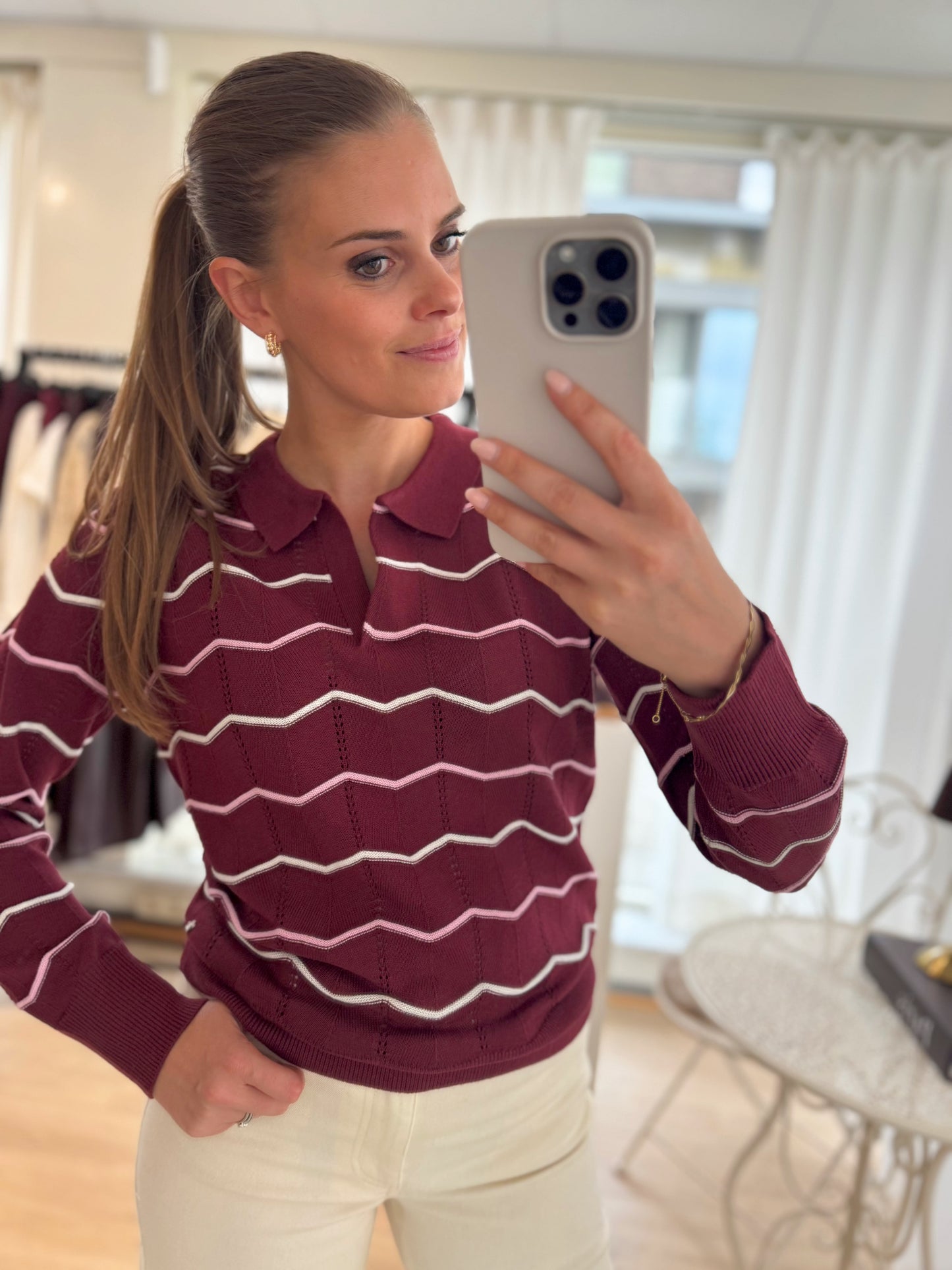 Trui met fijne strepen - bordeaux/roze