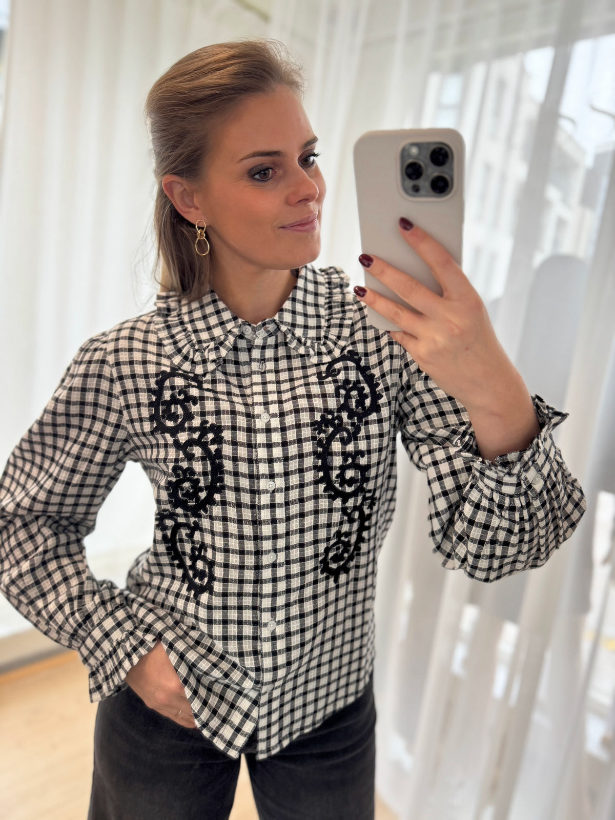 Geruit hemdje broderie - zwart