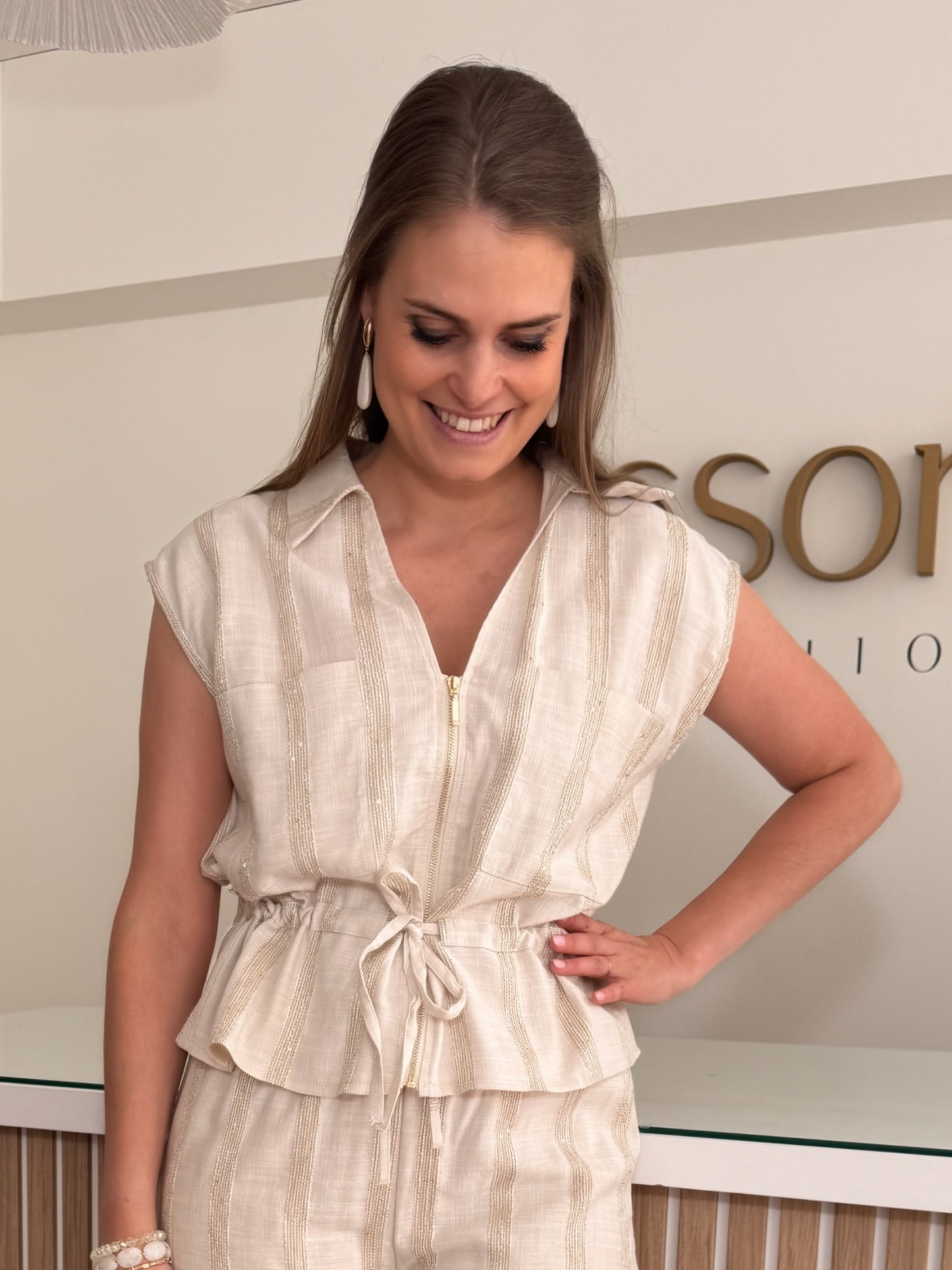 Bloesje kraag peplum - beige