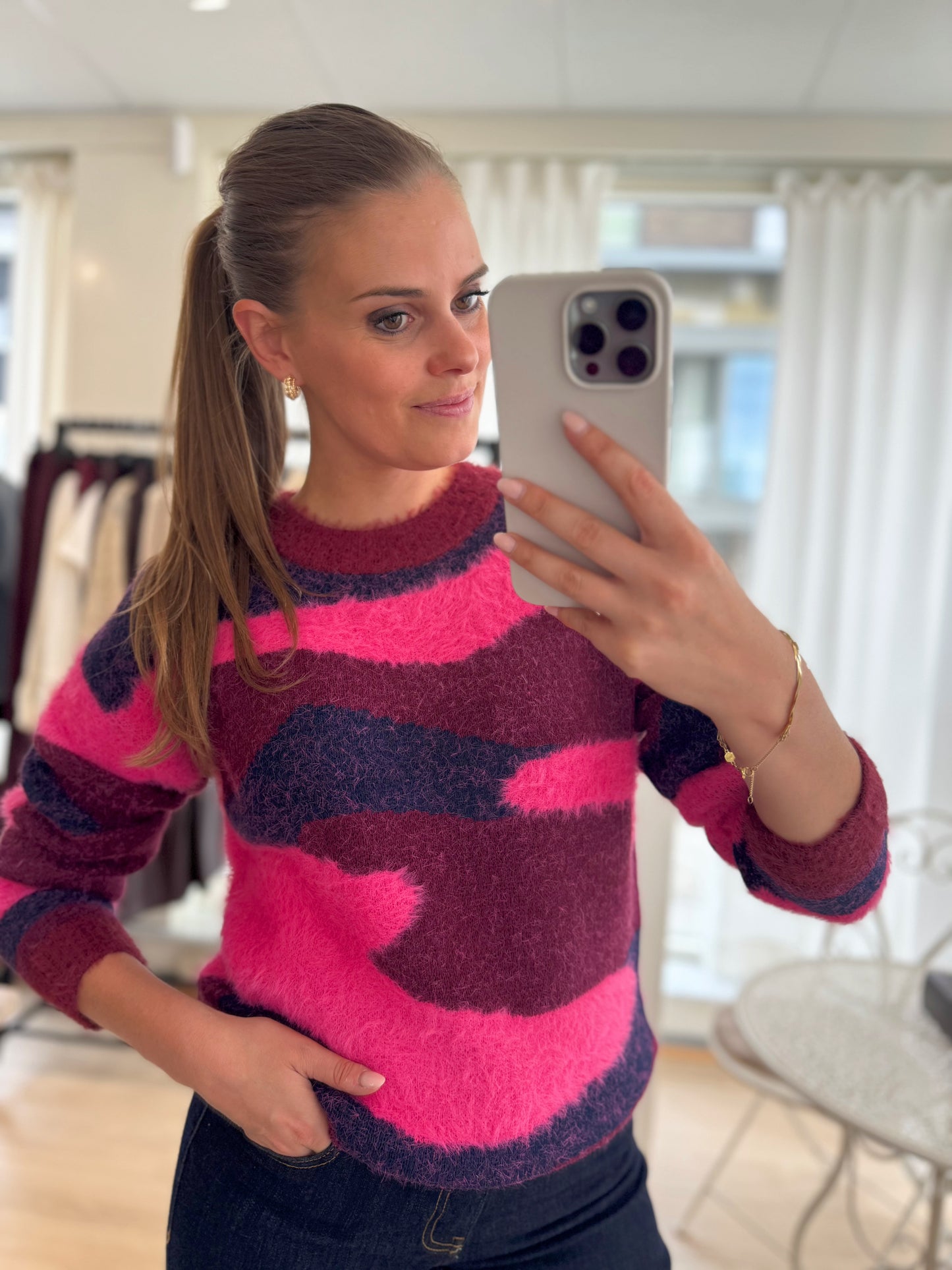 Trui fluffy vlekken - fuschia/blauw