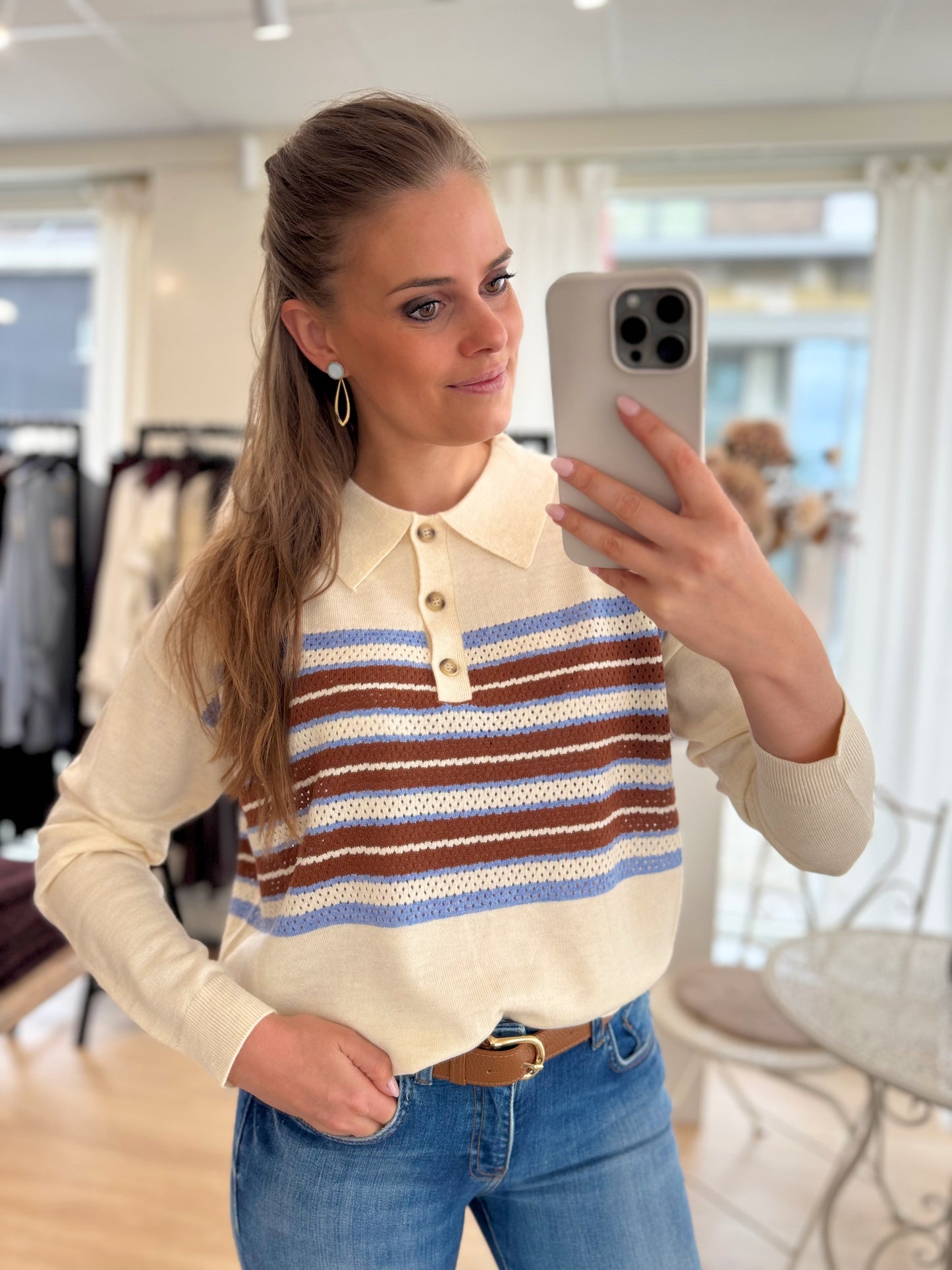 Gestreept truitje gaatjes - crème/bruin