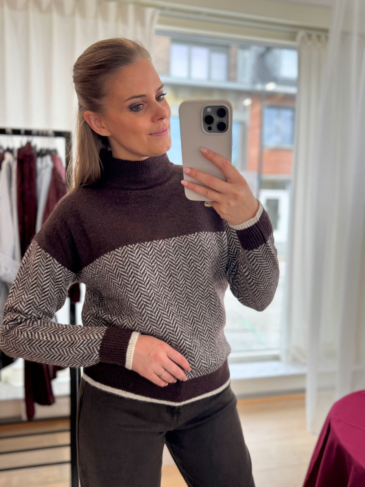 Nessie pullover - bruin