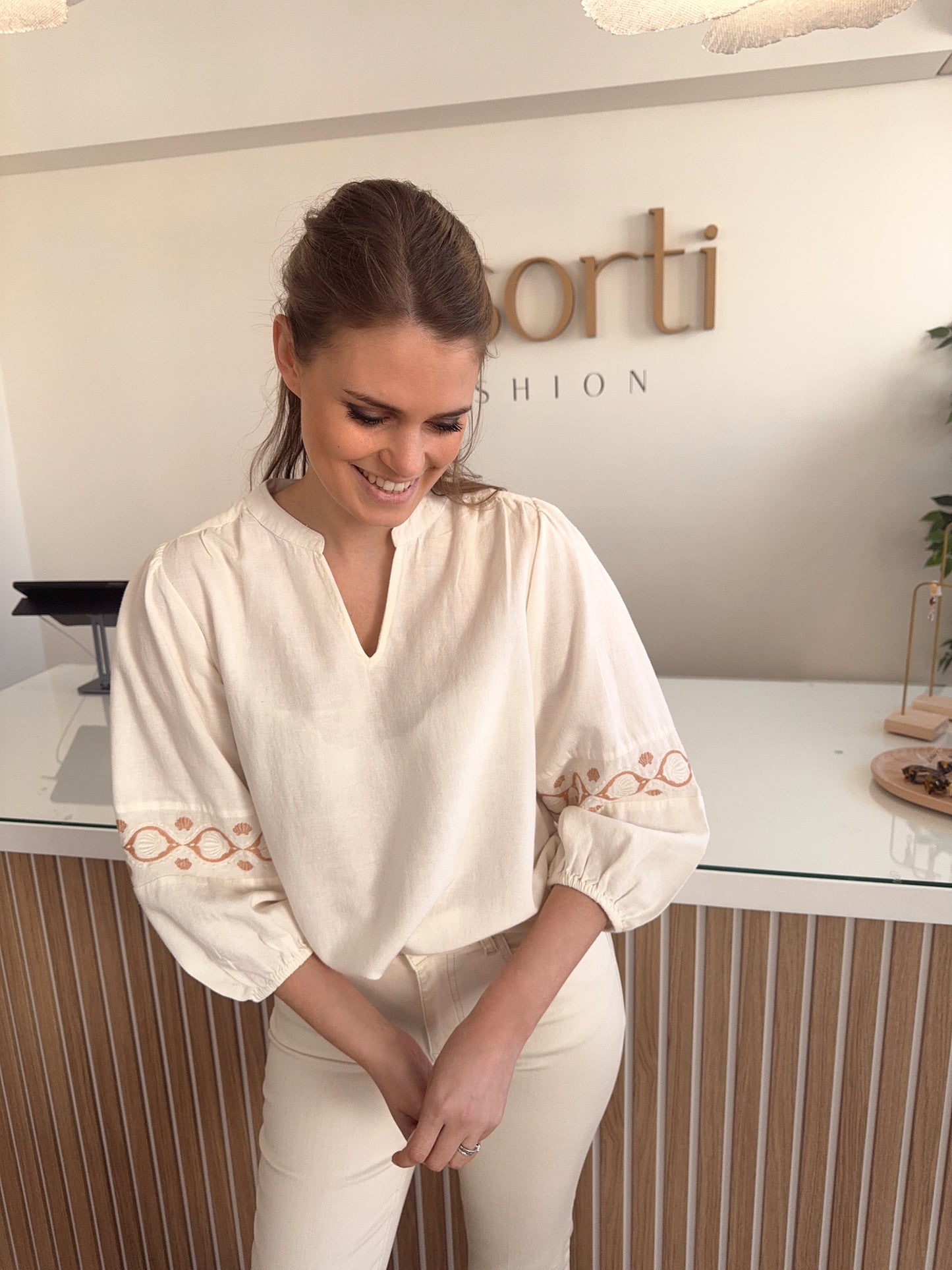 25194 blouse - off white/sand