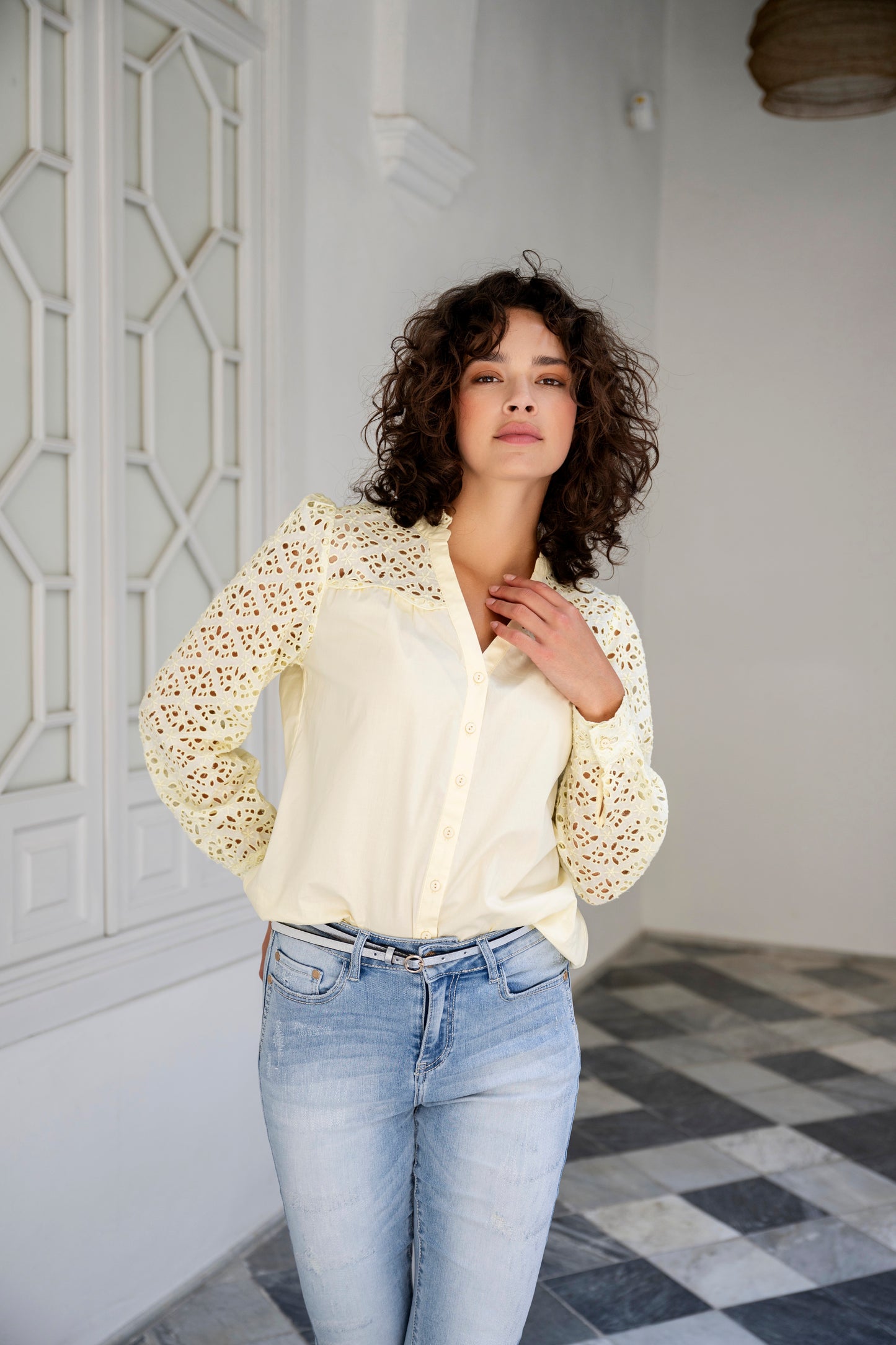 Blouse embroidery - lichtgeel