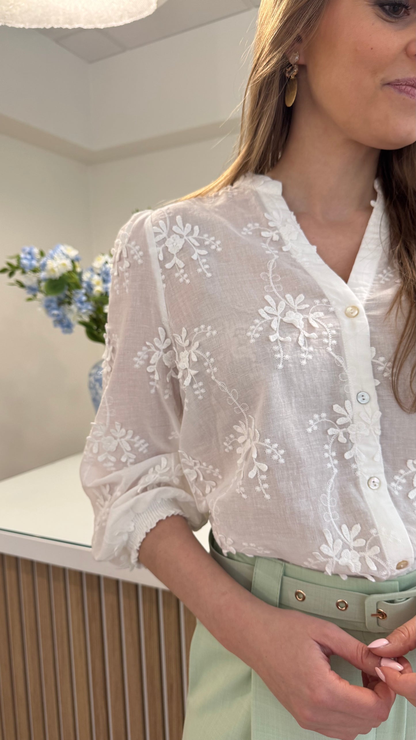 Bloes bloemenborduursel - ecru