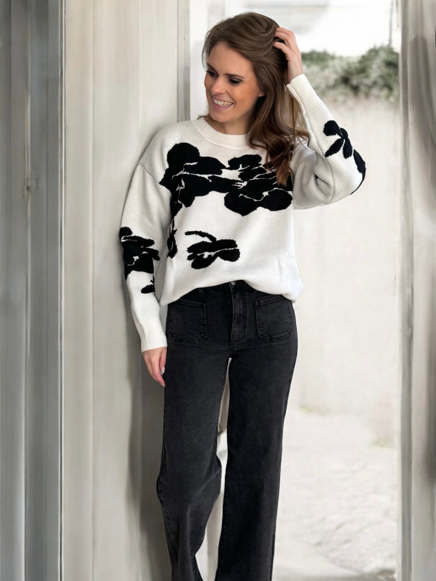 Sweater 3D flowers - black/white