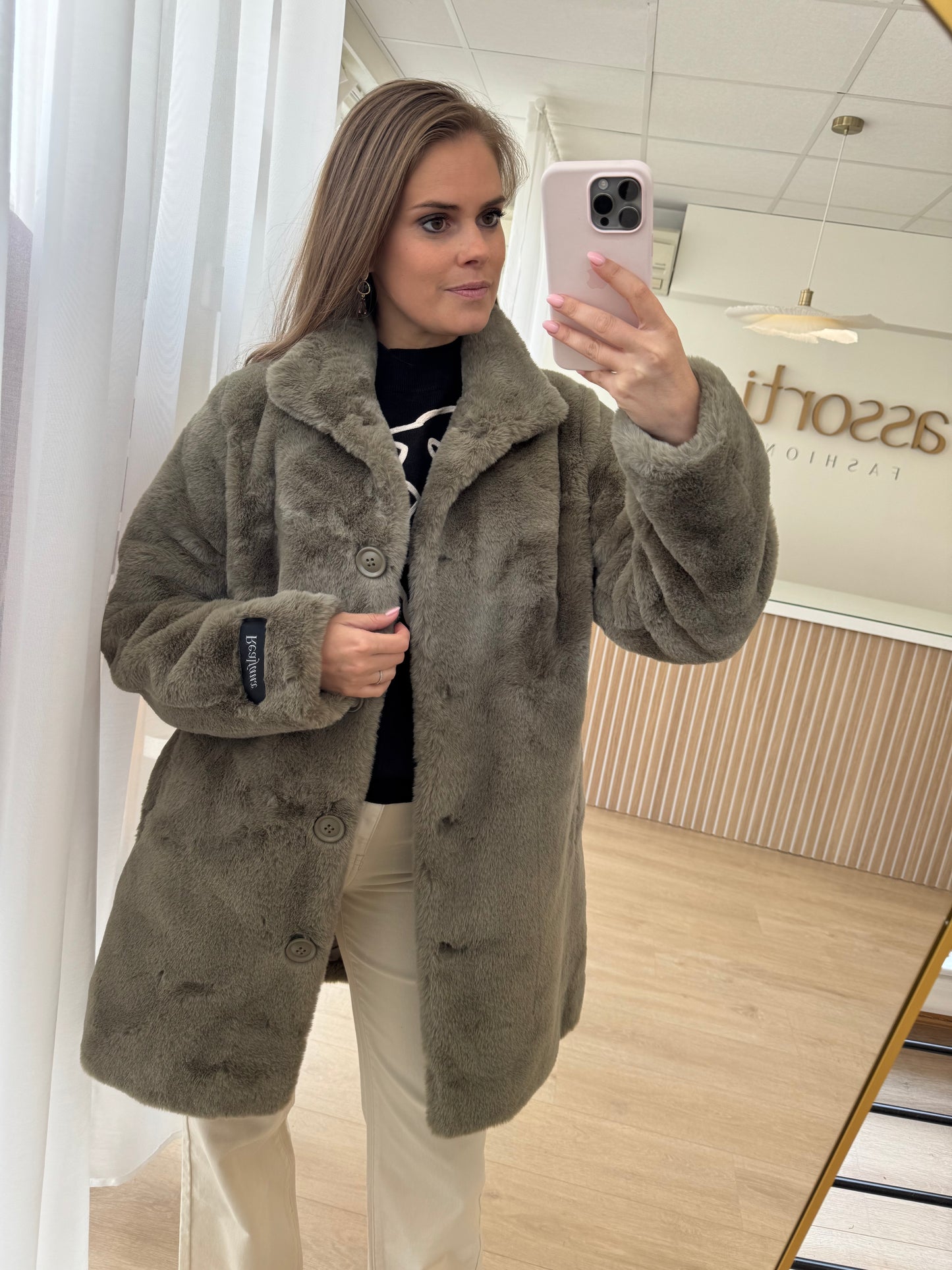 Nonna fake fur coat - green ash