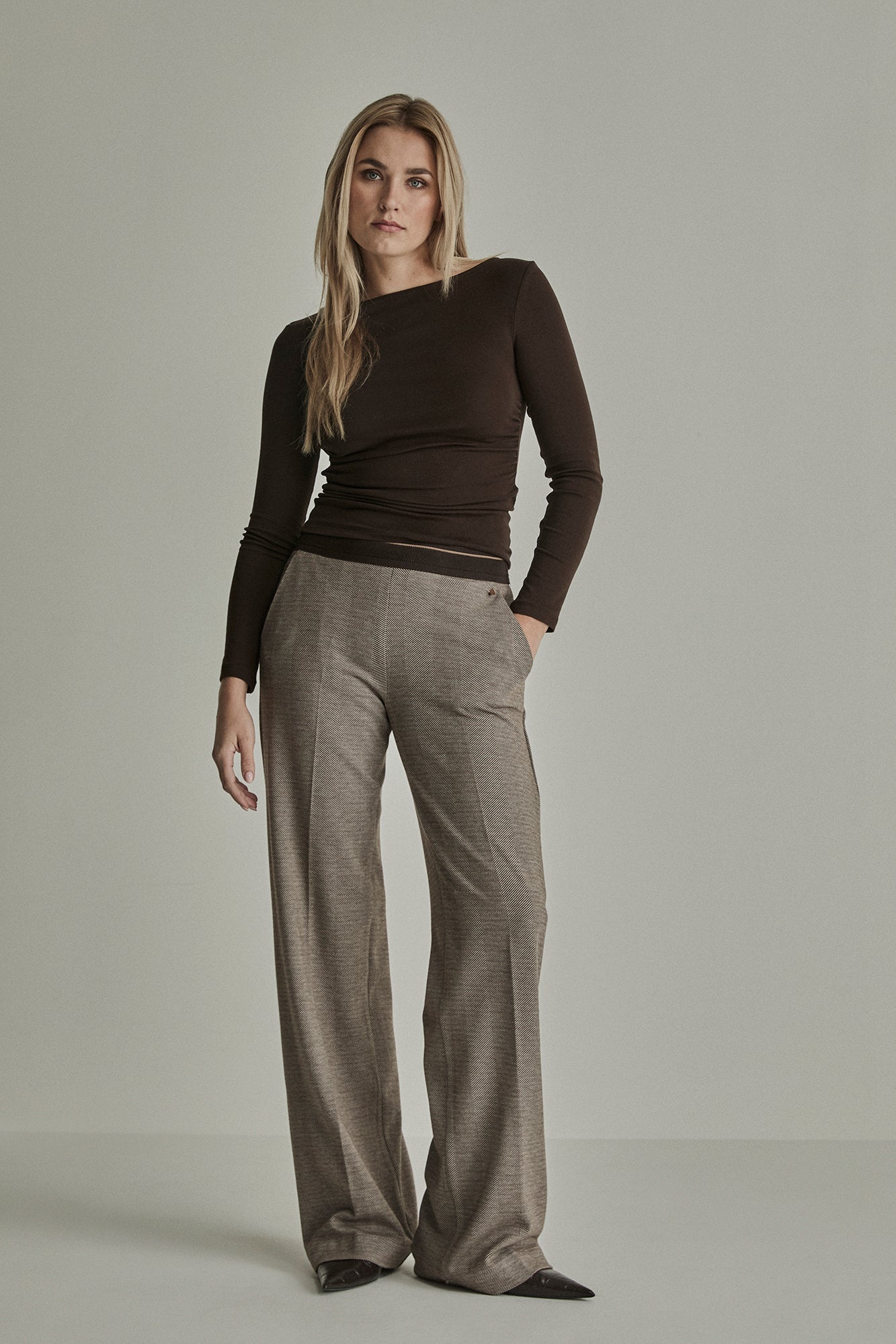 Mira elastic - zigzag brown