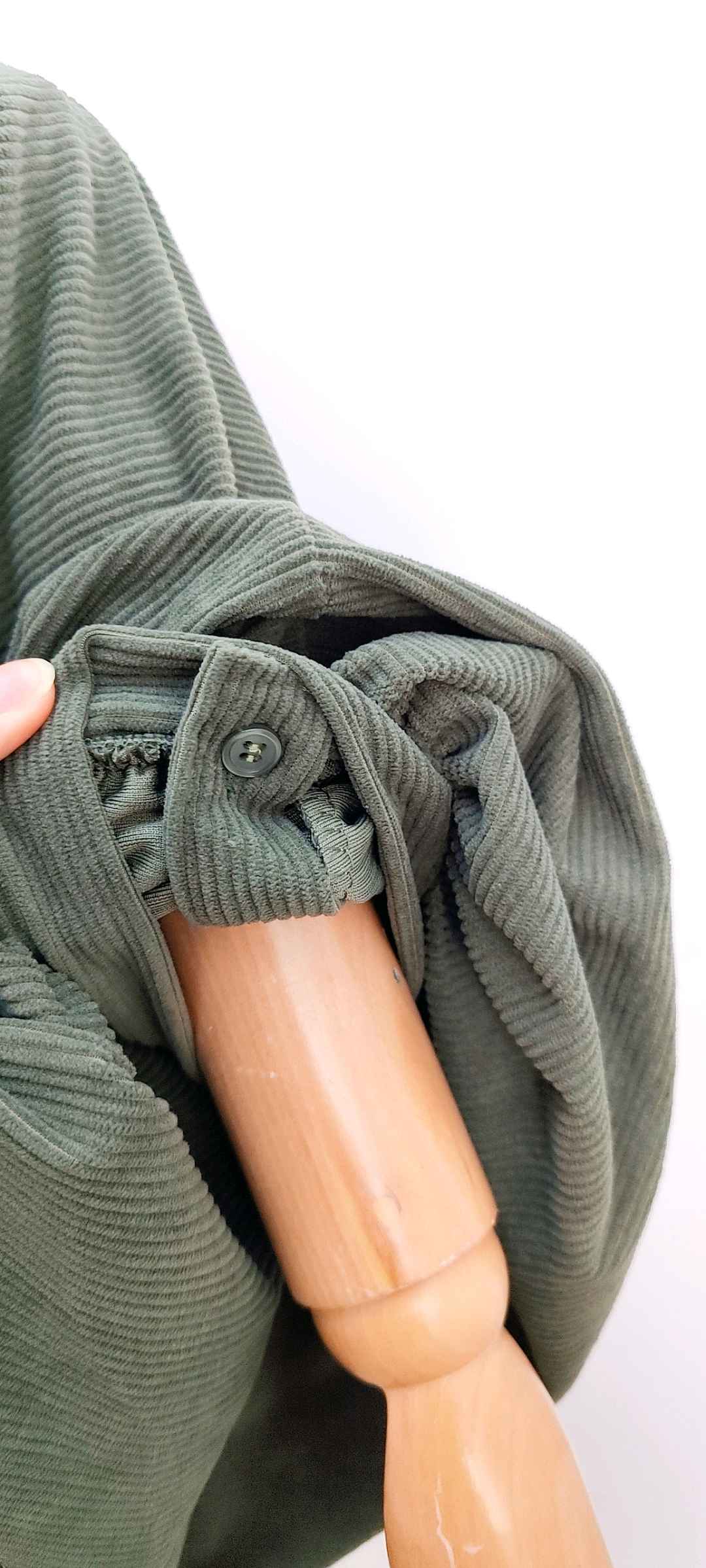 Bloes in ribfluweel met vlindermouwen - khaki