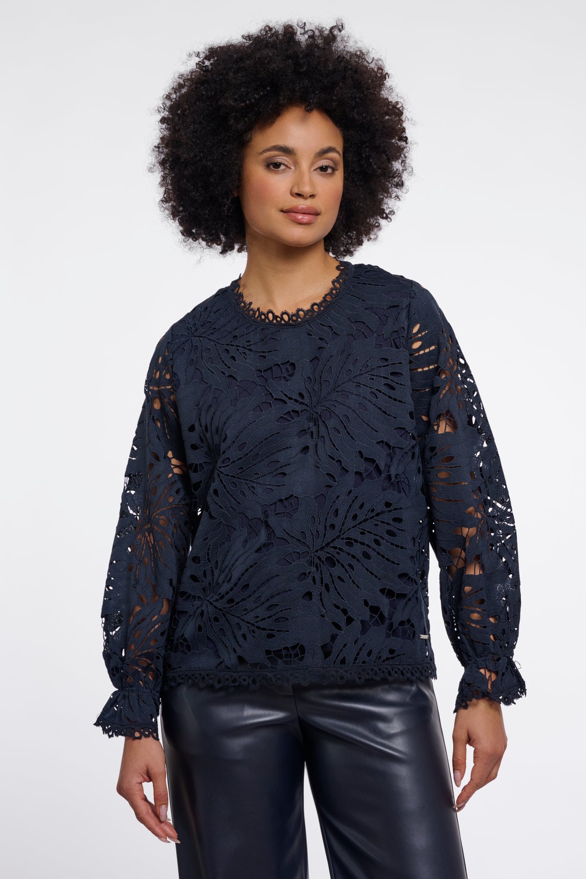 Rodiana blouse broderie - donkerblauw