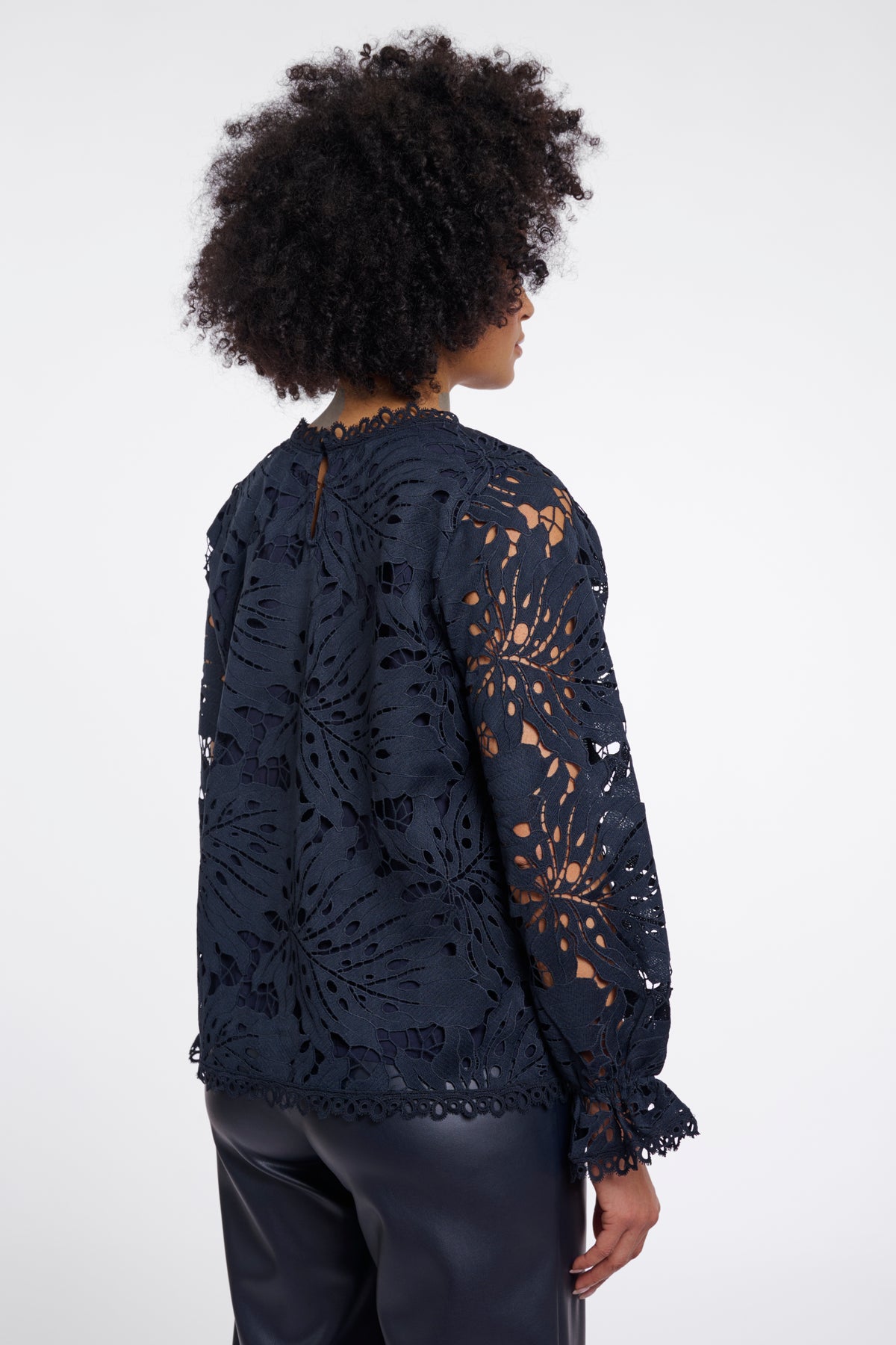 Rodiana blouse broderie - donkerblauw