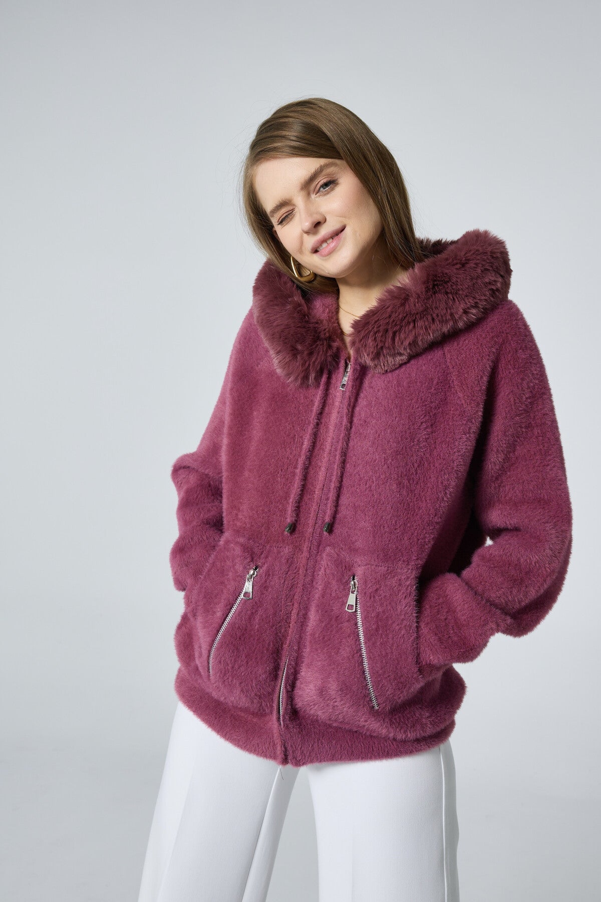 Fluffy gilet met kap - burgundy